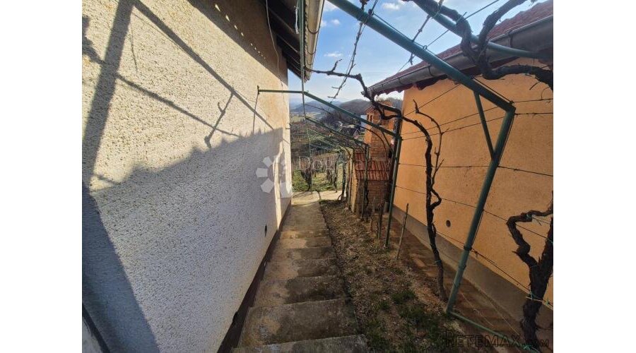 Dvije vikendice sa vinogradom na brijegu iznad Krapine! - 3
