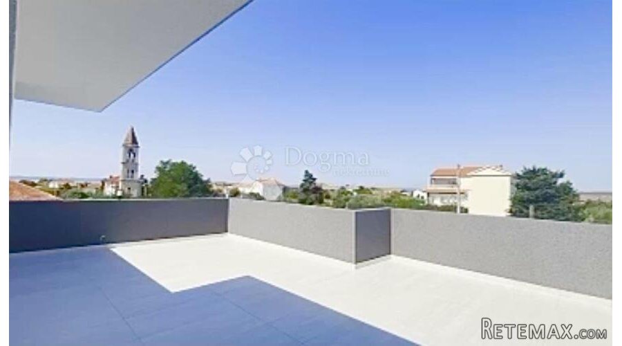Penthouse nadomak mora i s impresivnim terasama - 3
