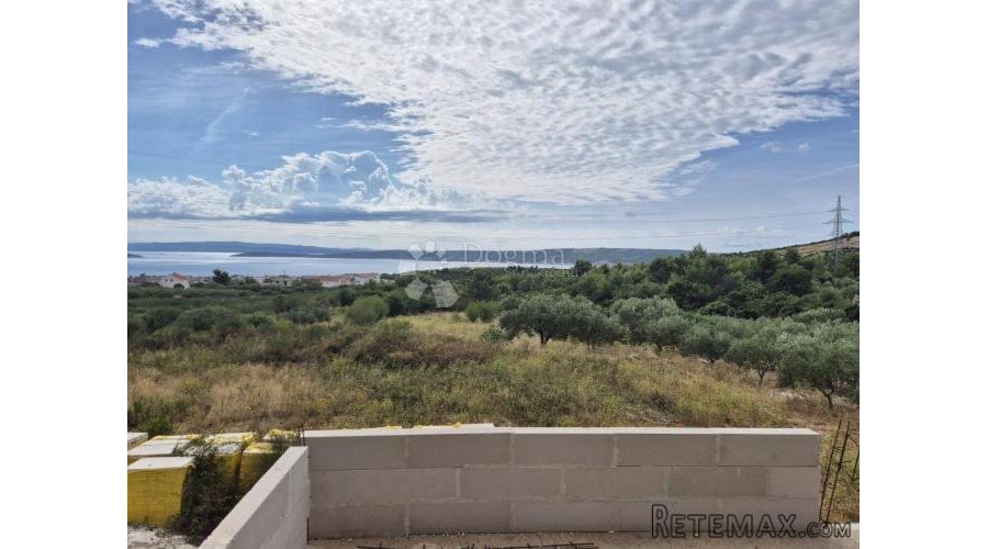 Zemljište 2200m2 sa kućom 423m2