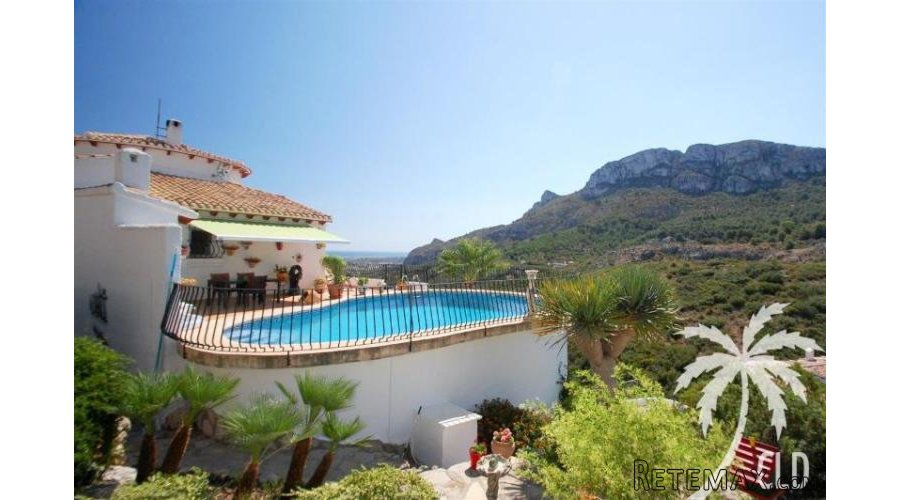 Fantastic sea views from this south-facing detached villa..