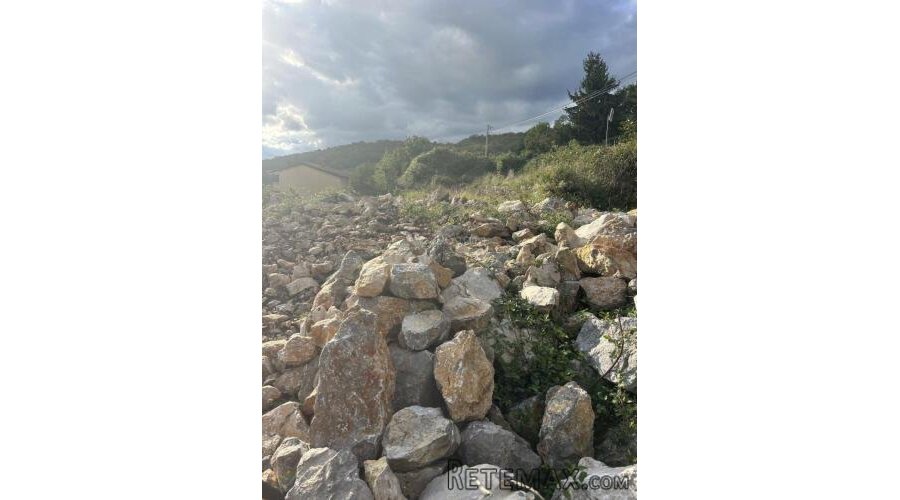 KASTAV GRAĐEVINSKI TEREN 800m2 PRODAJA