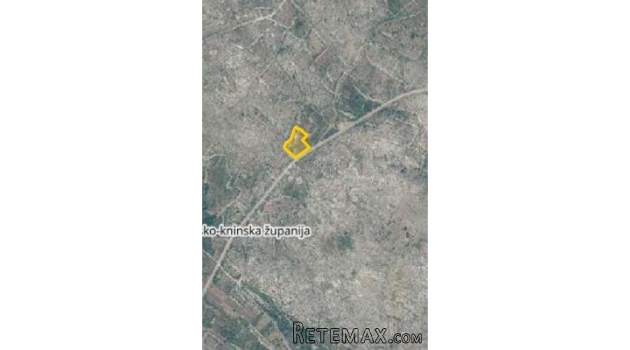 Kuća s bazenom na 3000 m2 zemljišta - 3