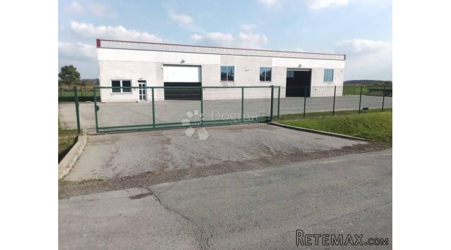 Poslovno-skladišni kompleks uz obilaznicu!