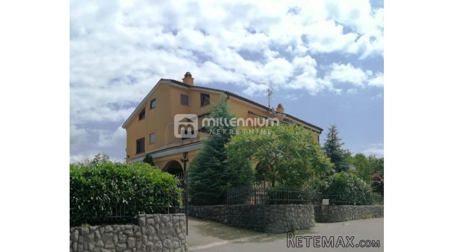 Marinići, kvalitetna kuća s okućnicom