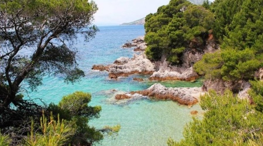 Plac na moru Peljesac-Hrvatska