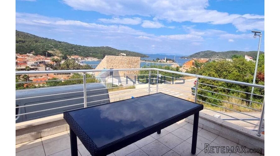 Vis, 3s apartman s terasom i pogledom na more - 2