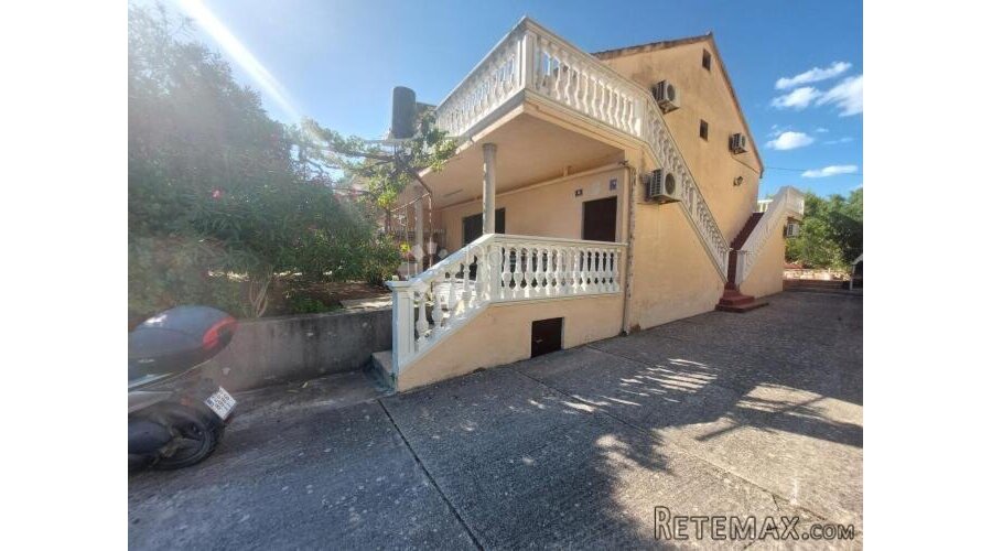 Kuća sa 5 apartmana