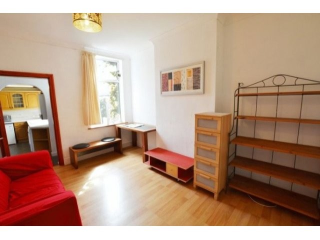 3 Bed House To Let in Birmingham - 2