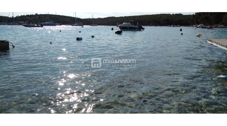 Mali Lošinj, luksuzan stan od 95m2 u rustikalnoj villi kraj..
