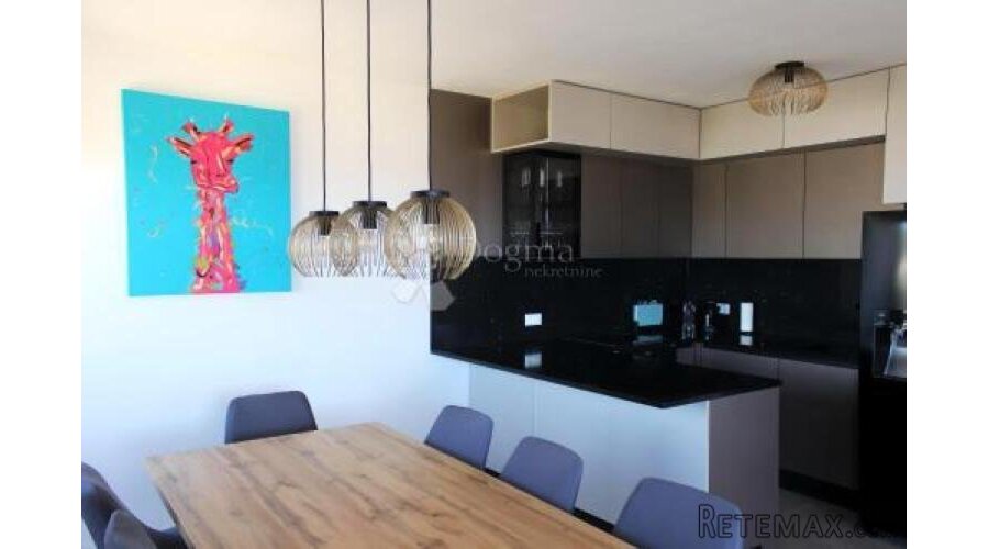 Stan: Podstrana 135 m2, novogradnja