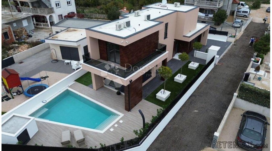 LUKSUZNA VILA S BAZENOM – VODICE - 2