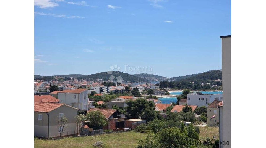ROGOZNICA- STAN S PREDIVNIM POGLEDOM NA MORE 2.KAT - 3