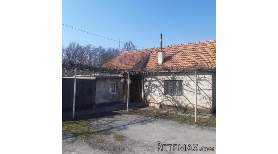 Kuća sa okućnicom i zemljištem u Oštarijama
