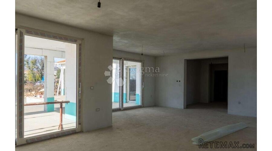 LABIN - MODERNA PRIZEMNICA S 3 SPAVAĆE SOBE I BAZENOM - 2
