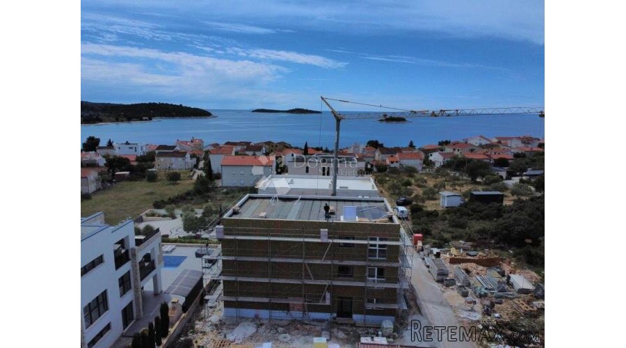 ROGOZNICA- DVOSOBNI STAN S VRTOM 200M OD MORA - 2