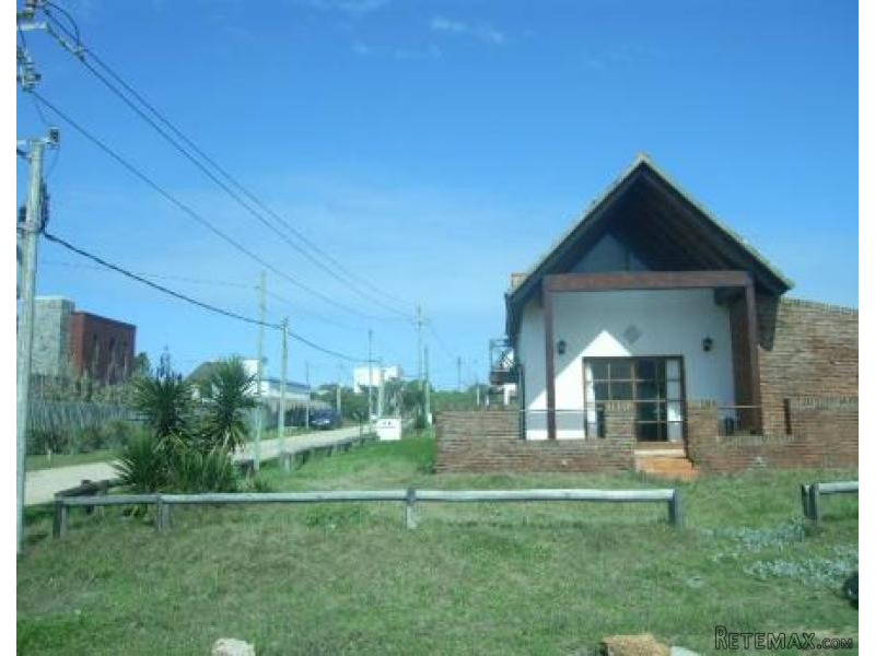 3 Bedroom House - For Rent - Jose..