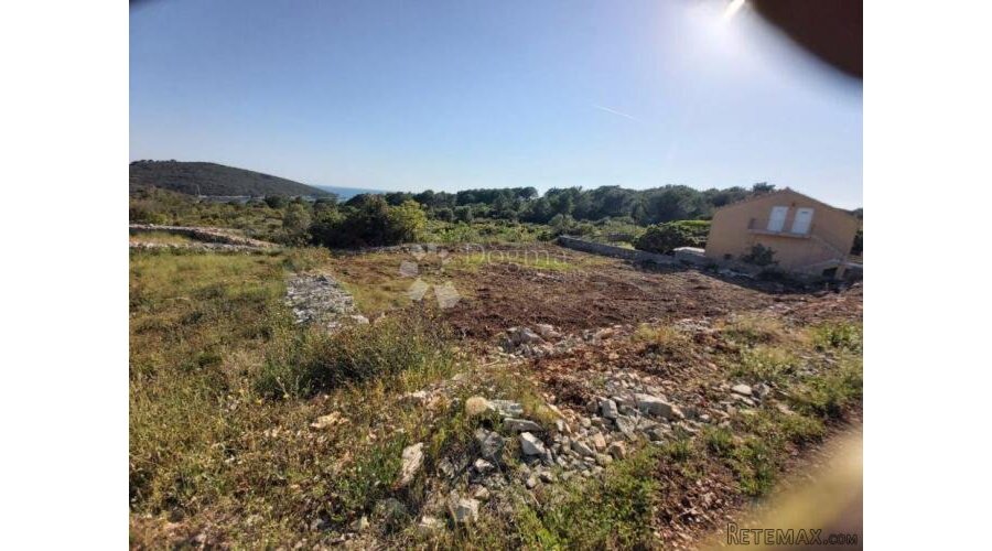 GRAĐEVINSKO ZEMLJIŠTE , MASLINICA 650m2 - 2
