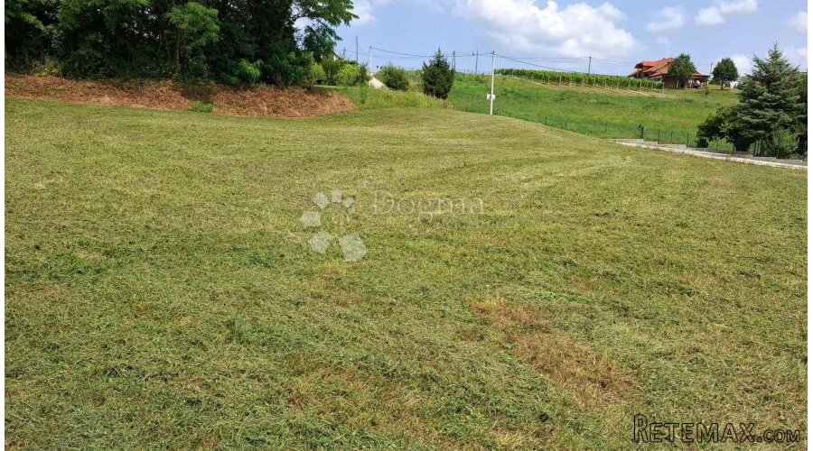 Građevinsko zemljište 1.892m² svega 4km od centra Pregrade