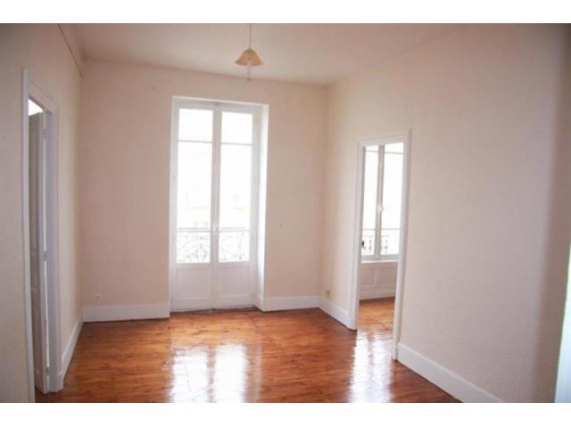 3 bedroom Flat For Sale: 63140.. - 2