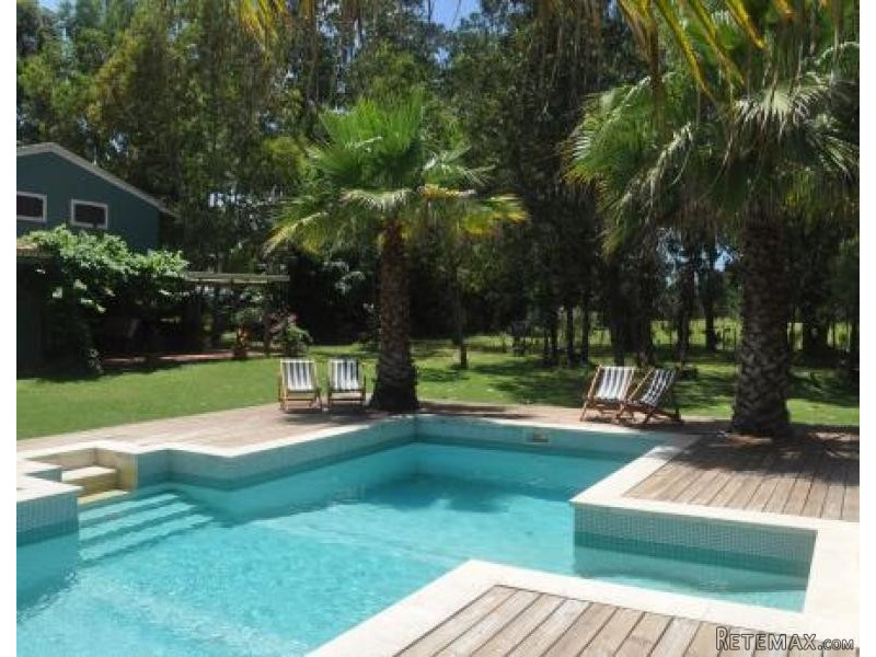 6 Bedroom House - For Rent -..