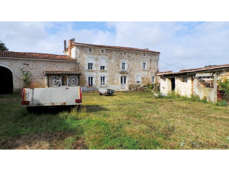 Charentaise House On One Acre Garden