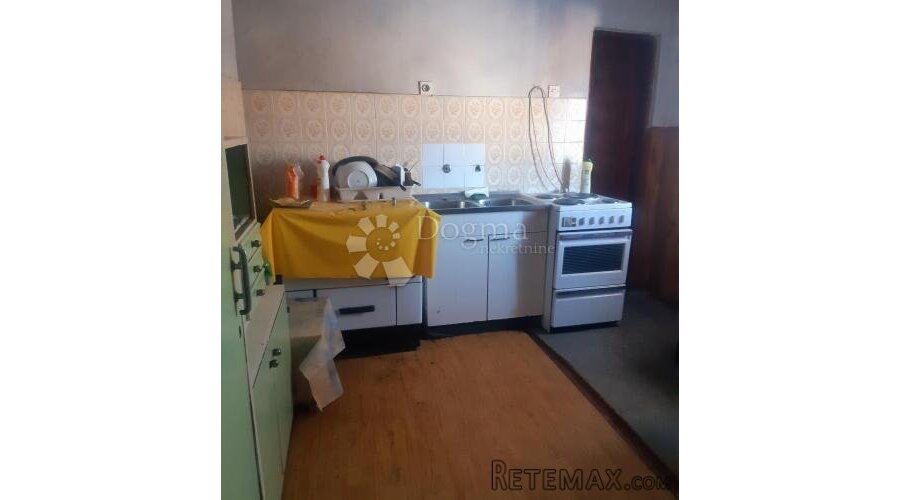 Kuća sa poslovnim prostorom i stanom u centru Plaškog - 4