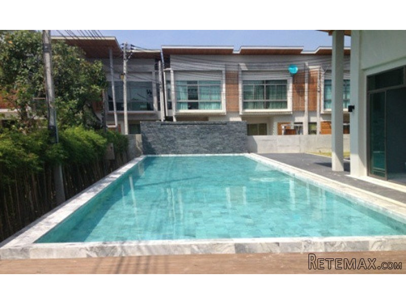 Fine 2-Bedroom Town House in Phuket Town