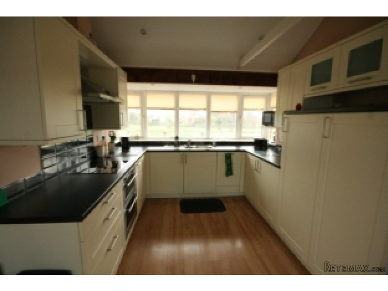 Castley Lane, Pool-In-Wharfedale Ls21.. - 2