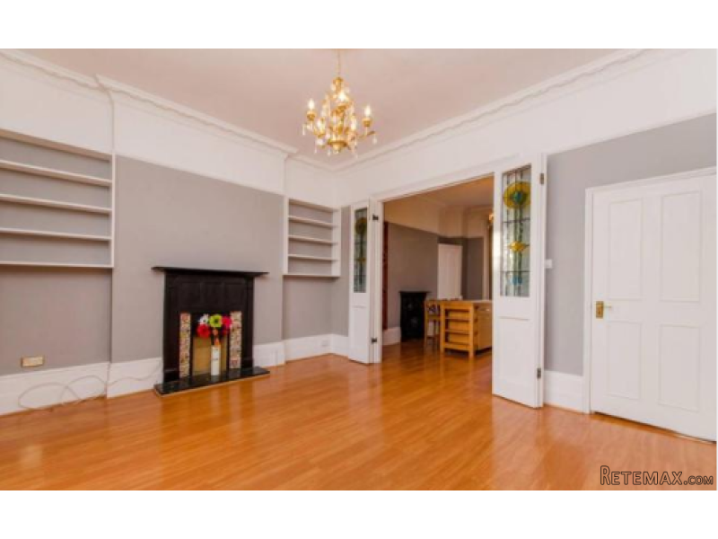 Garden Flat, 136 Belsize Road
