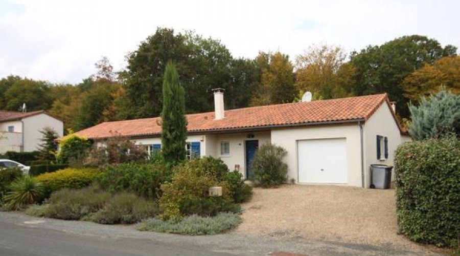 Les Forges (79) - Overlooking a golf course, modern bungalow.. - 3