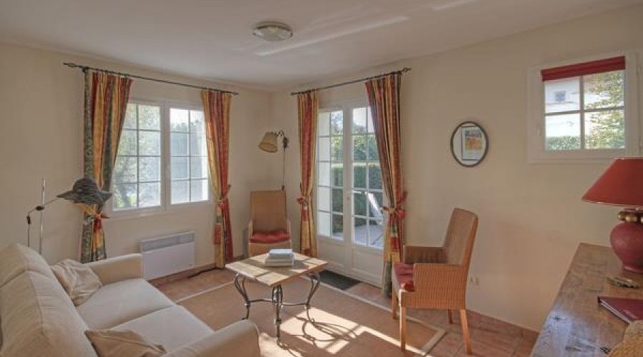 Les Forges (79) - Overlooking a golf course, modern bungalow.. - 4
