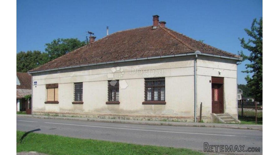 Šarmantna kuća puna potencijala!
