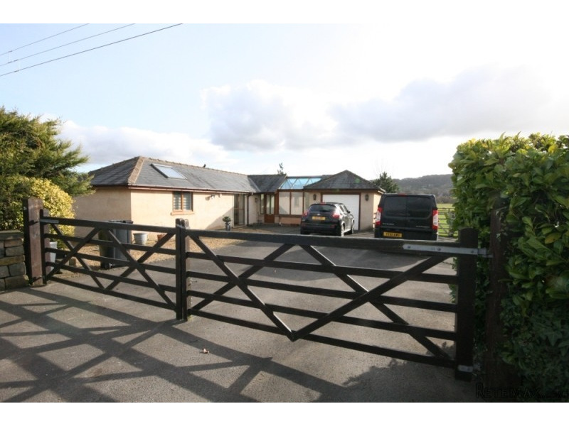Castley Lane, Pool-In-Wharfedale Ls21..