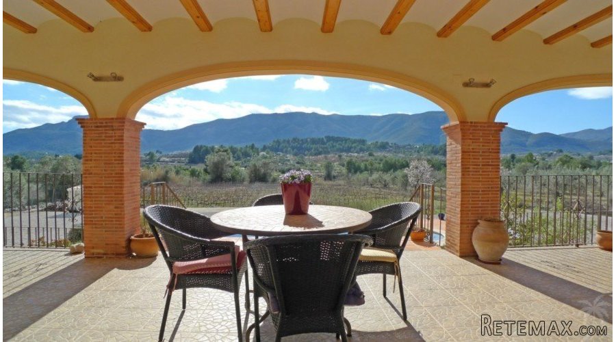 A very private, south facing luxury detached villa for sale.. - 3