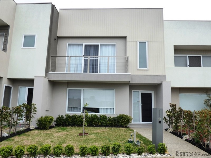 Executive Style Living - Opposite..