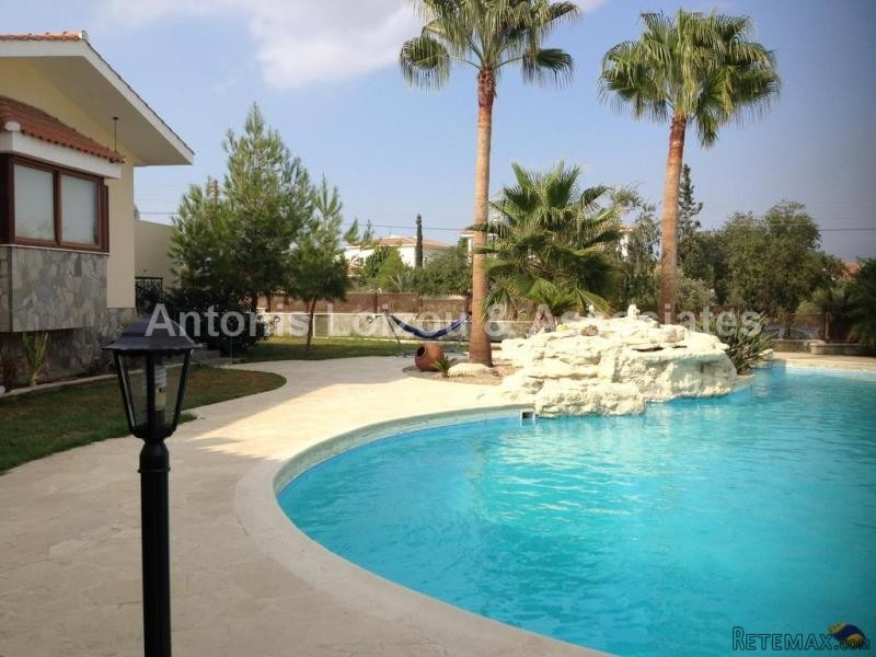 Six Bedroom Villa in three plots with..