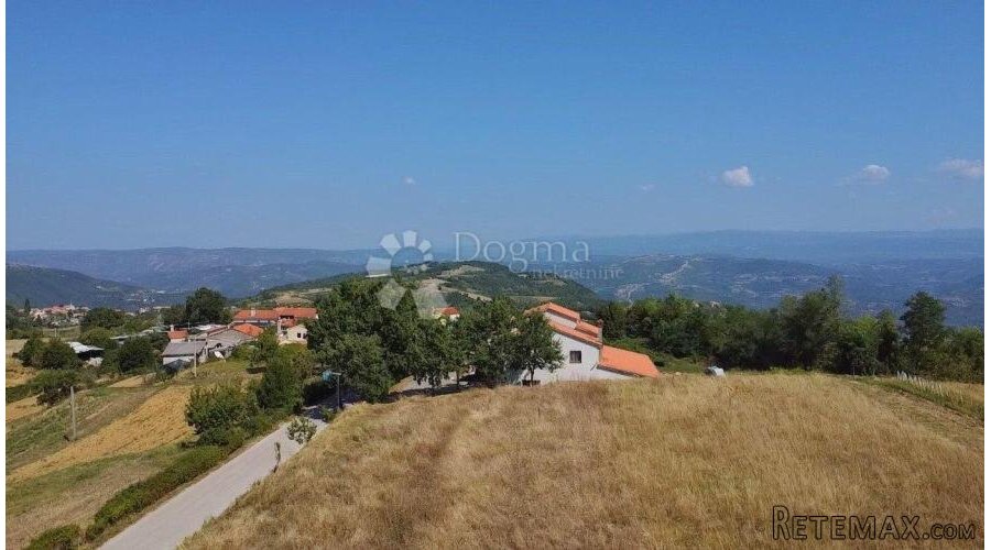 PRILIKA!! ZEMLJIŠTE SA 3 GRAĐEVINSKE DOZVOLE I PLAĆENIM KOMU - 3