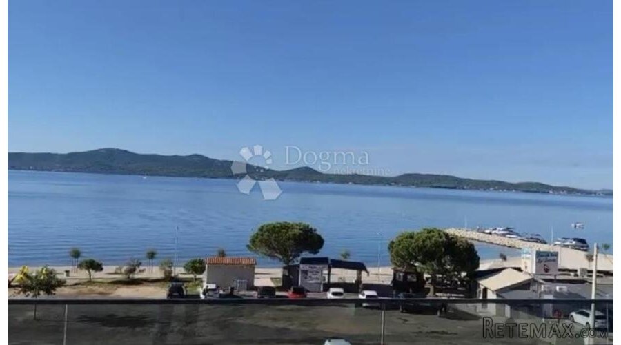 Prestižni penthouse u prvom redu do mora i s nagradom za naj