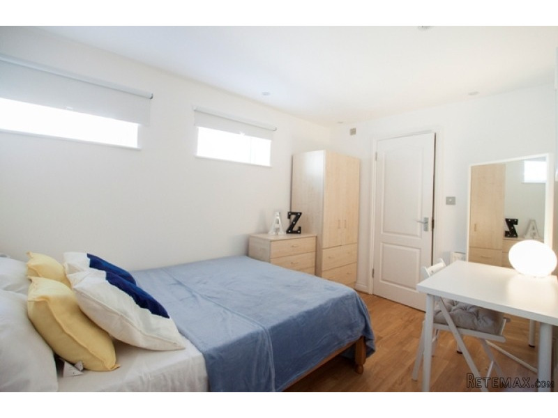 Twin for couple near Bethnal Green..