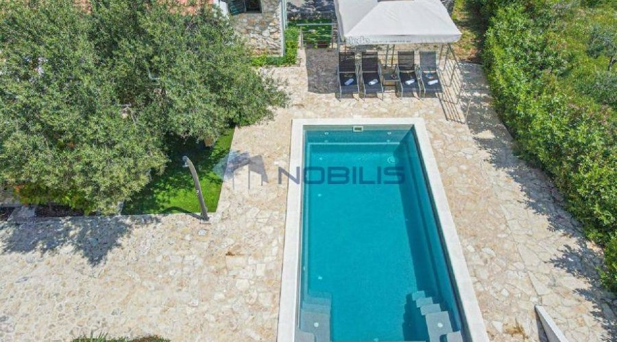 Vodice, kuća u masliniku, 3300 m2 okućnice - 7