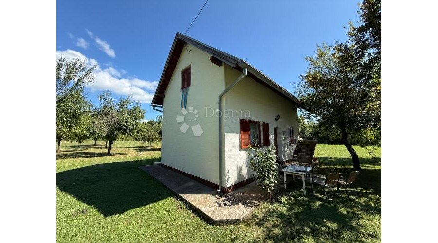 KUĆA S UREĐENIM DVORIŠTEM 2088 M2 , 70% IZGRADIVOSTI