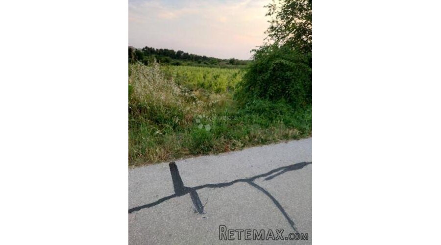 Građevinsko zemljište u Benkovcu – 1.871 m², pristupačna lok