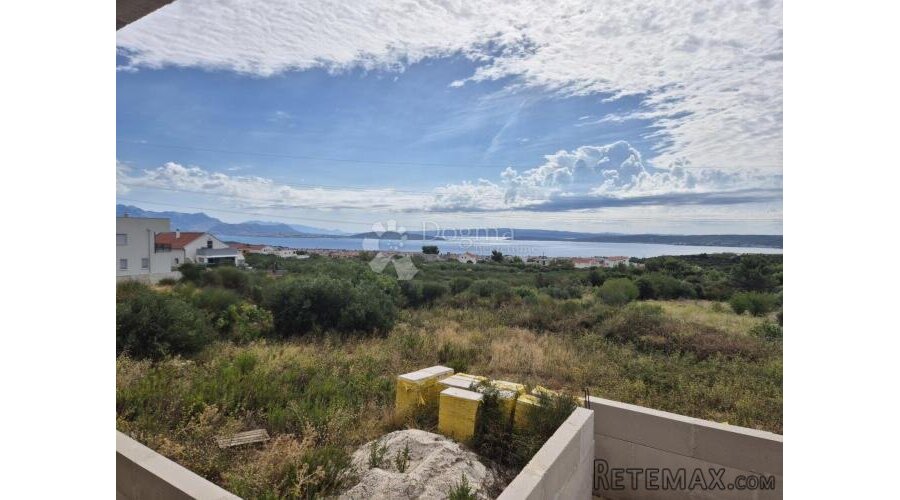 Zemljište 2200m2 sa kućom 423m2 - 2