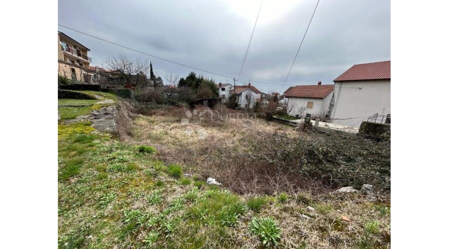 Mali teren u samom centru Viškova - 2