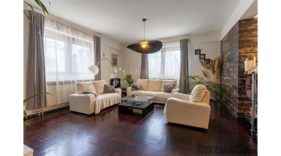 127 m², 4-soban stan s loggiom i parkirnim mjestom, Gornji
