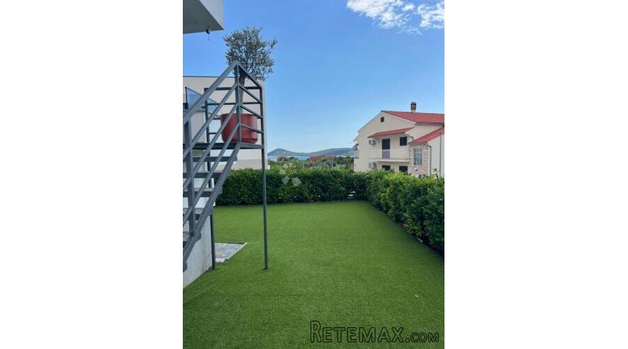 Vodice - u potpunosti namješten stan s velikim vrtom - 2