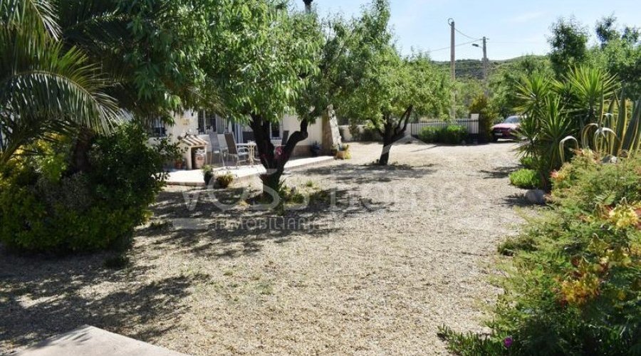 NEW & EXCLUSIVE TO VOSS HOMES - A lovingly maintained.. - 12