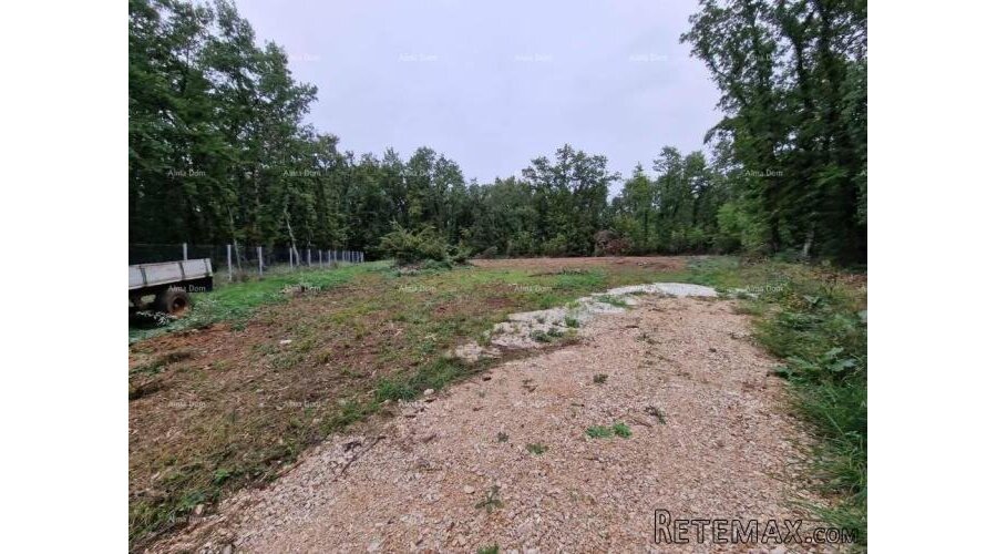 Prodaje se građevinsko zemljište od 1236 m², s građevinskom.. - 2