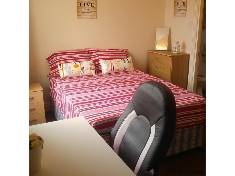 Live In A Nice And Modern Double Room..