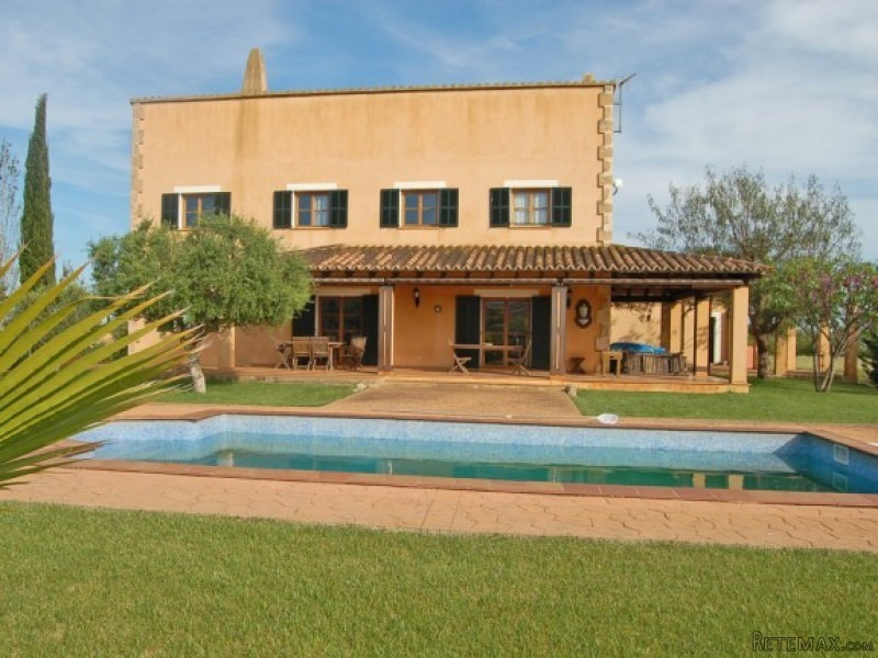 Exquisite Country House Close To..